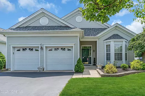 3 Heathersway Ct, Lakewood, NJ 08701