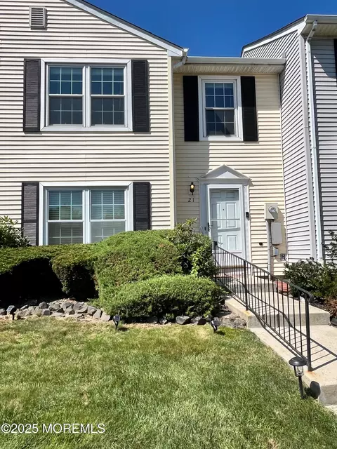 21 Byrnes Ln W, Sayreville, NJ 08872