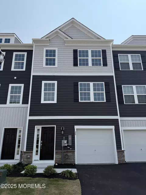 20 Bay Breeze Dr, Waretown, NJ 08758