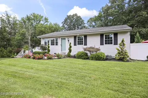 49 Redwood Pl, Jackson, NJ 08527