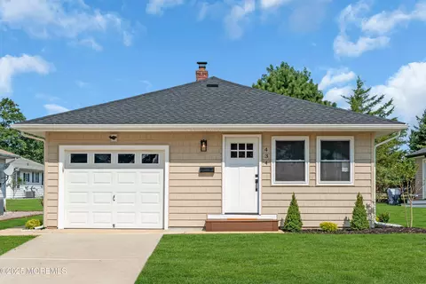 434 Saint Thomas Dr, Toms River, NJ 08757