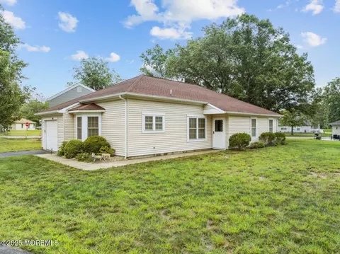 7 Cottonwood Dr, Barnegat, NJ 08005
