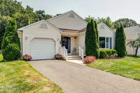 44 Sleepy Hollow Dr, Brick, NJ 08724