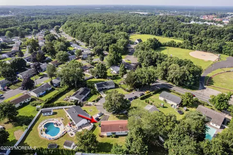 6 Bates Ct, Parlin, NJ 08859