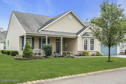 6 Rosedale Ln, Whiting, NJ 08759