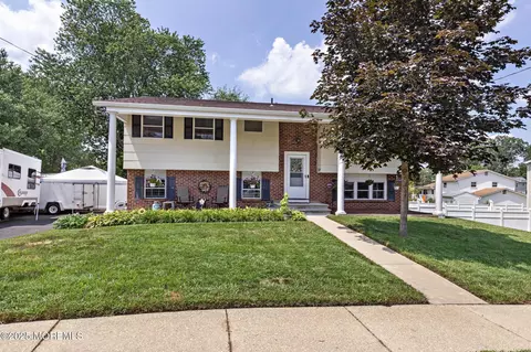 9 Washington Ct, Jackson, NJ 08527