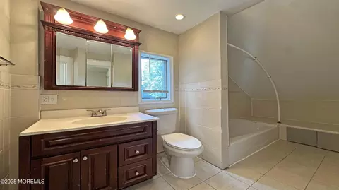 Bath - 66 Johnson Ave, Matawan, NJ 07747 photo 1 of 1