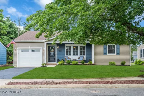 30 Nostrand Dr, Toms River, NJ 08757