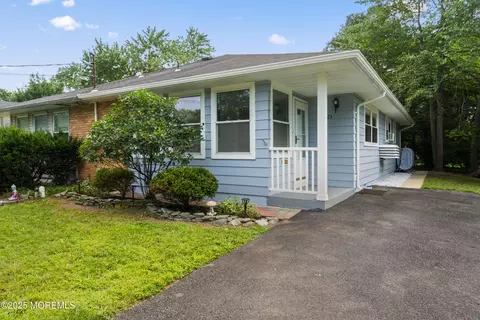 23 Niagara Dr, Toms River, NJ 08753