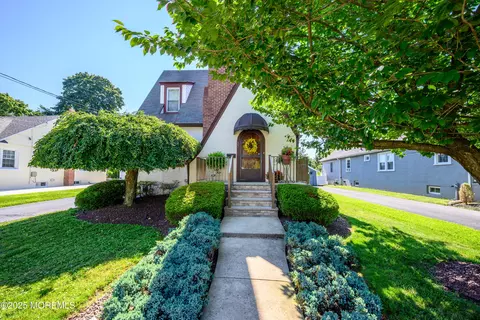 37 Kiawah Ave, Freehold, NJ 07728