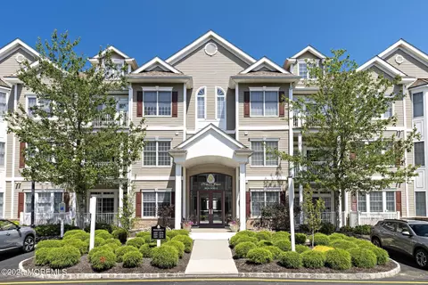 7 Centre St #3106, Ocean, NJ 07712