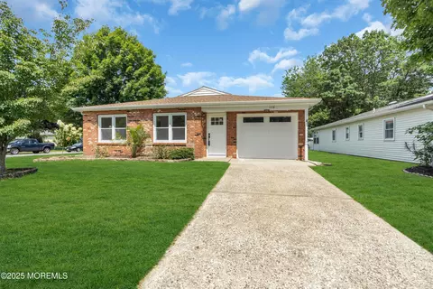 108 Meadowbrook Rd, Brick, NJ 08723