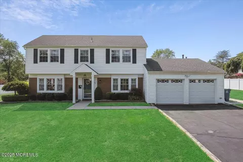 31 Indian Hill Rd, Freehold, NJ 07728