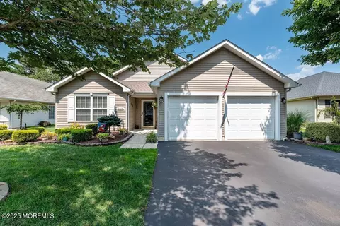 106 Clear Lake Rd, Whiting, NJ 08759