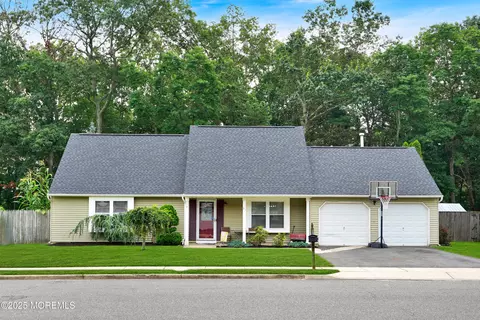 21 Cannon Ball Dr, Howell, NJ 07731