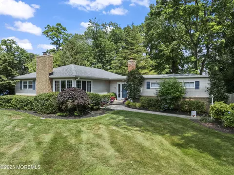 96 Leedsville Dr, Lincroft, NJ 07738