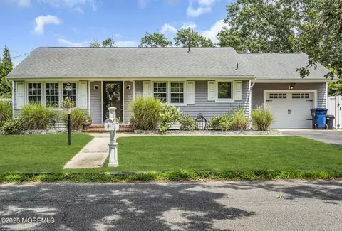 62 Birch St, Beachwood, NJ 08722
