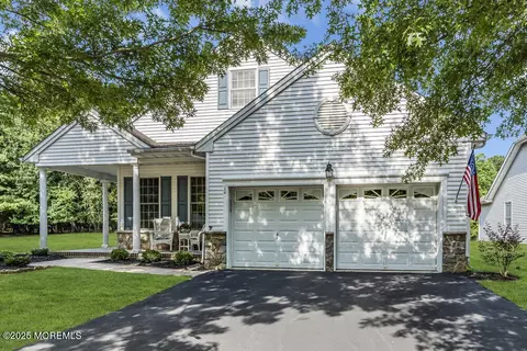 10 Magnolia Ct, Ocean, NJ 07712