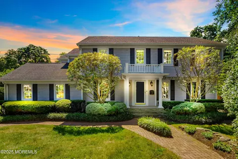 33 Briarwood Rd, Fair Haven, NJ 07704