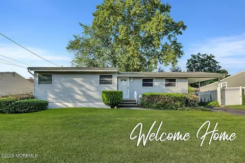 9 Bucknell Dr, Hazlet, NJ 07730