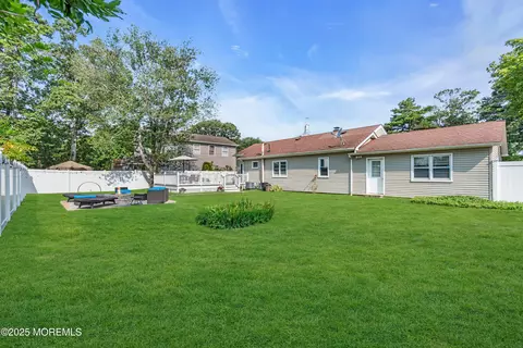 Exterior - 505 Pinecroft Dr, Brick, NJ 08723 photo 3 of 7