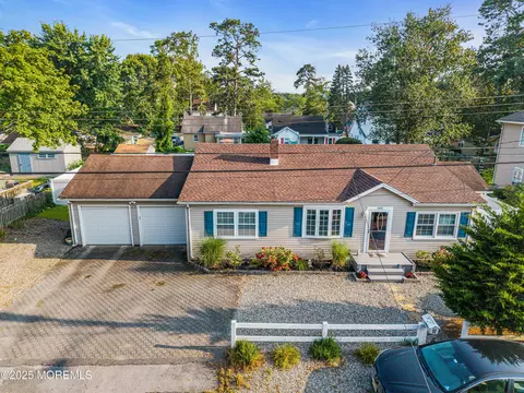 505 Pinecroft Dr, Brick, NJ 08723
