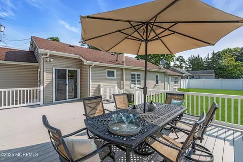 Exterior - 505 Pinecroft Dr, Brick, NJ 08723 photo 2 of 7