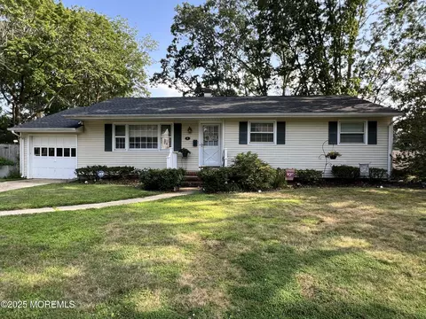 8 Corey Dr, Oakhurst, NJ 07755
