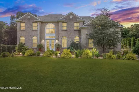 46 Overlook Dr, Jackson, NJ 08527