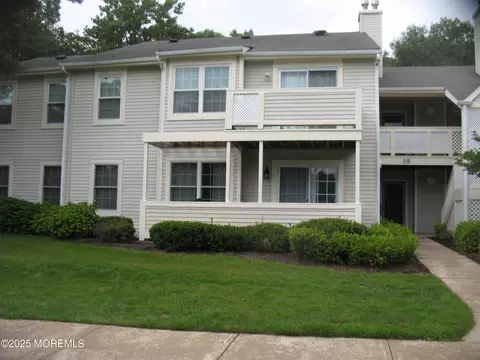 2 White Oak Ct, Howell, NJ 07731