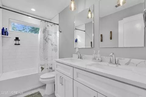 Bath - 741 Windsor St, Forked River, NJ 08731 photo 4 of 7