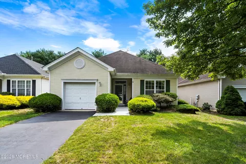 15 Evergreen Springs Dr, Lakewood, NJ 08701