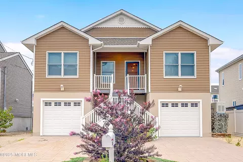 34 Lagoon Dr E, Toms River, NJ 08753