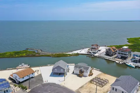 102 Curlew Rd, Tuckerton, NJ 08087