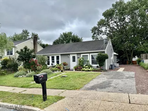 149 Windward Dr, Barnegat, NJ 08005
