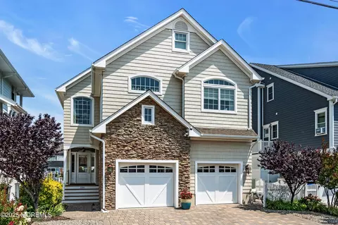 230 N Lagoon Rd, Lavallette, NJ 08735