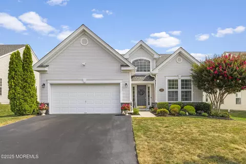 44 Honeysuckle Dr, Manahawkin, NJ 08050
