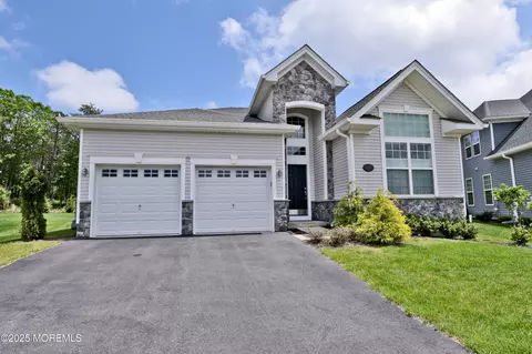 21 Aurora Cir, Barnegat, NJ 08005