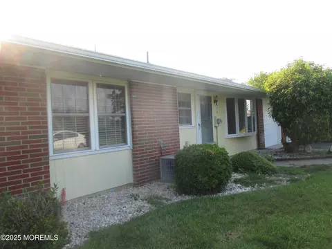 350 Dorchester Dr # B, Lakewood, NJ 08701