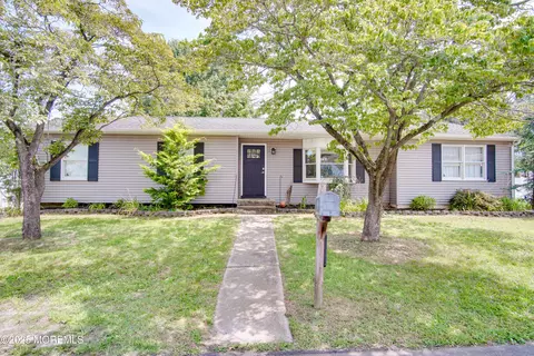 809 Longboat Ave, Beachwood, NJ 08722