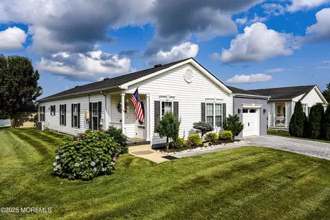 6 Hillsdale Ct, Manahawkin, NJ 08050