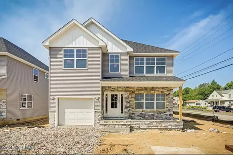 72 Manchester Ave, Keyport, NJ 07735