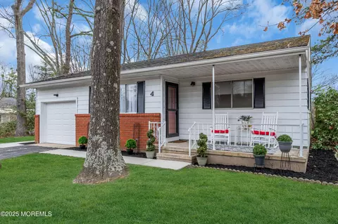 4 Washington Ln, Whiting, NJ 08759