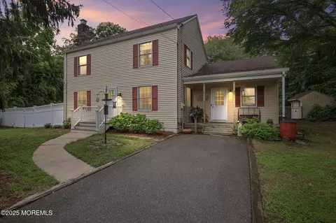 13 Swartzel Dr, Middletown, NJ 07748
