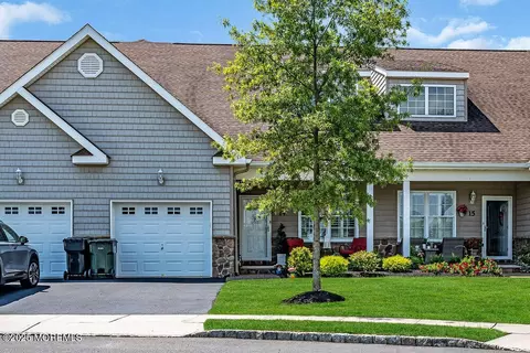14 Green Tree Cir, Hazlet, NJ 07730