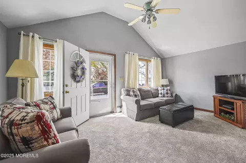 17 Cedar Ave, North Middletown, NJ 07748