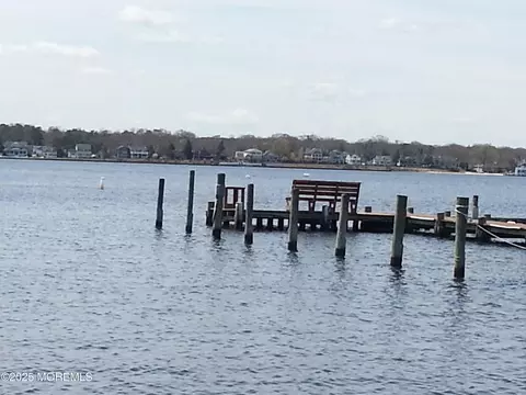 11 River Dr, Toms River, NJ 08753