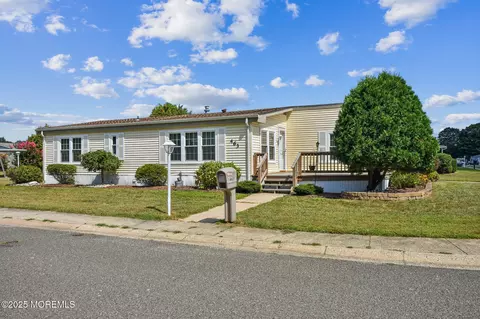 463 Charles Pl, Freehold, NJ 07728