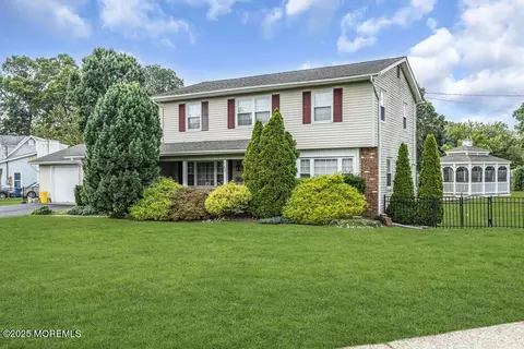 2 Princeton Dr, Jackson, NJ 08527