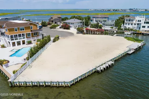41 Holly Dr, Long Beach Township, NJ 08008